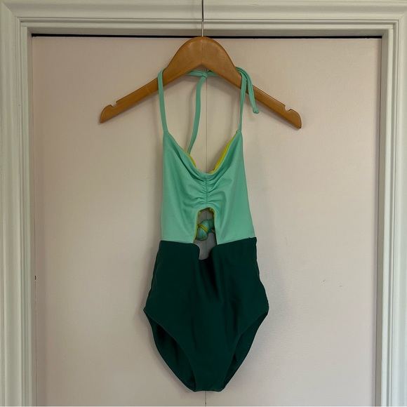 raising wild ‘kitty’ reversible swimsuit in menthol green - Picture 5 of 8